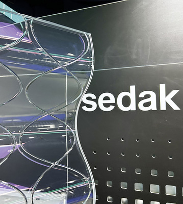 Ein wellenförmiges Laminat am Stand von sedak