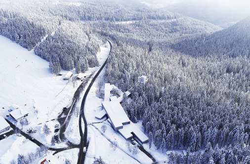 Das neue Informationszentrum Nationalpark Schwarzwald ist auch aus der Luft gesehen ein besonderes Bauwerk.