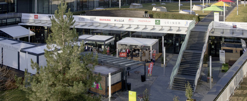 Auch im unteren Bereich des Rothausparks zwischen Halle 5 und 6 finden sich ­bekannte Hersteller wie Corradi, Euromarkisen, Lucas Outdoor, Para Pro, ­Reflexa und Shadesign. Auch hier befinden sich weitere Unternehmen in der finalen ­Abstimmung, um an der OUTDOOR. AMBIENTE. LIVING. teilzunehmen.
