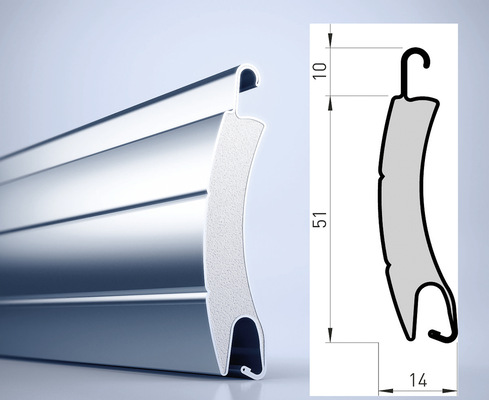 Mit einer Deckbreite von 51 mm können bei Edelstahlrollläden max. Breiten von 6 m bei einer max. Höhe 4 m und einer max. Fläche von 18.0 m2 erzielt werden. Der fertige Rollladenpanzer hat ein Gewicht von 18 kg / m2 und erreicht die Hagelklasse 7. - © Foto: Heroal
