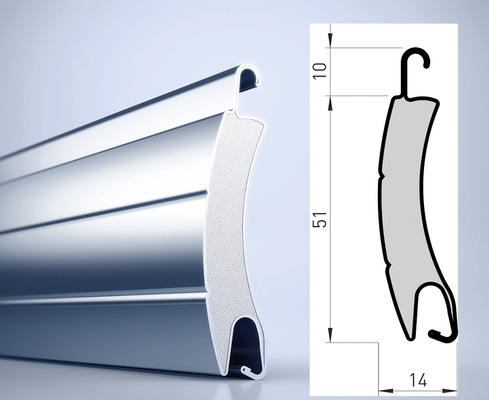 Mit einer Deckbreite von 51 mm können bei Edelstahlrollläden max. Breiten von 6 m bei einer max. Höhe 4 m und einer max. Fläche von 18.0 m2 erzielt werden. Der fertige Rollladenpanzer hat ein Gewicht von 18 kg / m2 und erreicht die Hagelklasse 7.
