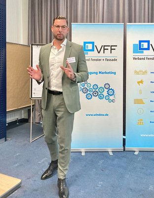 Wie der VFF-Förderservice noch einfacher zu nutzen ist, erklärte Jan-Patrick Reising von der Febis Service GmbH. - © Daniel Mund / GW
