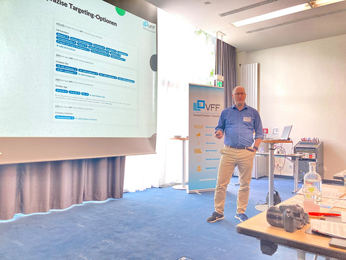 Hannes Fehr, leadvolution GmbH verdeutlichte in seinem Vortrag die wachsende Bedeutung digitaler Unterstützung in der Kundenansprache und Lead-Generierung. - © Daniel Mund / GW
