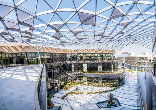 Die Dachkonstruktion der Mirdif Avenue Mall in Dubai wurde mit der Schüco Objekt­lösung Grid2Shell umgesetzt. - © Foto: Schüco International KG
