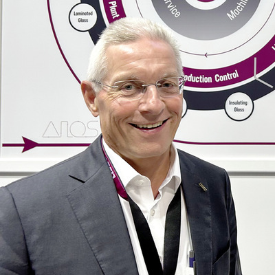 Auch Lisec CEO Gottfried Brunbauer war vor Ort am Messestand. - © Foto: Matthias Rehberger / GW
