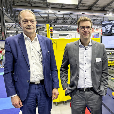 Hegla CEO Bernhard Hötger (l.) mit Software-Spezialist Jan Schäpers, GF der Softwareschmiede Hegla-Hanic - © Foto: Matthias Rehberger / GW
