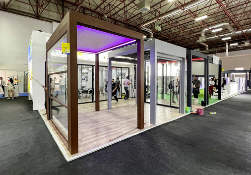 Gefühlt befasste sich für die Besucher ­jeder zweite Stand auf der R+T ­Turkey mit dem Thema Outdoor Living. Lamellen­dächer und ­Pergolen ­waren so gesehen die am meisten vertretenen Produkte auf der Messe.