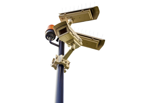 Eine Videoüberwachung des eigenen Grundstücks ist grundsätzlich zulässig. Diese Maßnahme ist von der Wahrnehmung des Hausrechts gedeckt, auch im Sinne von Art. 6 Abs. 1 lit (DSGVO).