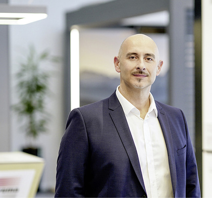 Raffaele Benedetti ist seit September 2022 Geschäftsführer der Warema Schweiz GmbH und will das Unternehmen mit dem neuen Sun Center und ­erweiterten Trainingsangeboten noch weiter voranbringen. - © Foto: Warema
