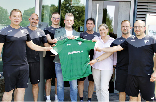 Mit der neuen Saison versorgt Weinstock den SV Wittlich 1912 e. V. mit Trikots – um in der Region auf sich aufmerksam zu machen. 