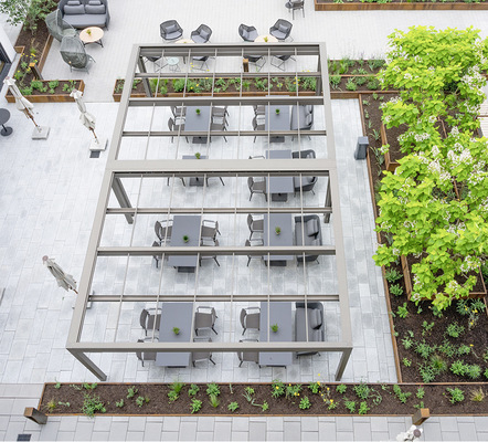 Offen geschlossen oder im Freien. Mit den ­gewählten Lösungen in Schruns kann ganz nach Belieben der ­Gäste reagiert werden.