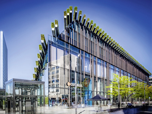 Der KÖ-Bogen II mit Europas größter Grün­fassade ­sowie das Dreischeibenhaus sind beeindruckende Landmarken in der Düsseldorfer Innenstadt.