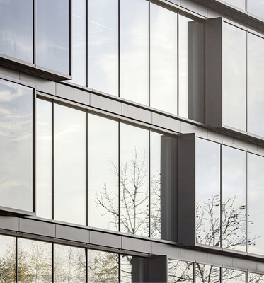  Eine Herausforderung für die Baustellenlogistik stellten die bis zu 2676 × 5174 mm großen Glaselemente dar.