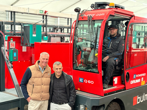 Dr. Mrosik gemeinsam mit Göksel Bozaga, Logistikleiter profine - © Daniel Mund / GW
