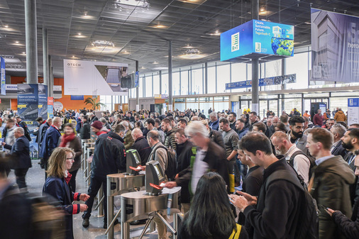 61.232 Fachbesucher aus 146 Ländern kamen nach Stuttgart, um die neuesten Produkte und Dienstleistungen der Branche live vor Ort zu erleben. 65 % ausländische Besucher ergeben eine hohe Inter­nationalität der Weltleitmesse. - © Foto: Landesmesse Stuttgart
