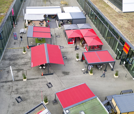 Drohnenflug um 8 Uhr morgens: Insgesamt präsentierten 20 Unternehmen ihr Produktportfolio im oberen und unteren Teil des Messeparks auf der OUTDOOR. AMBIENTE. LIVING. 2024 - © Foto: Landesmesse Stuttgart
