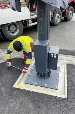  Hochfeste Schrauben wurden beim Verschrauben der Fußplatte mit der Bodenplatte verwendet.﻿