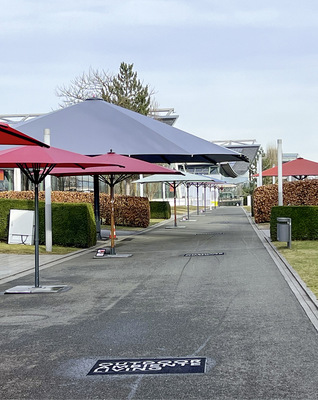  150 m Schirmallee. 144 m2 Grundfläche beim 12 × 12 m Schirm. Eine beeindruckende Szenerie.﻿