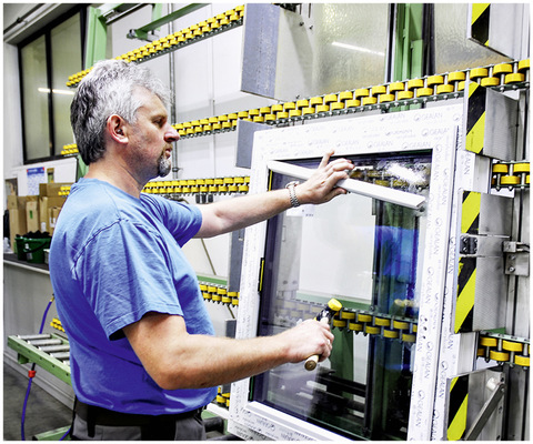  Mit dem Glas SGG Climatop XN Extra Light lassen sich 3-fach-Isoliergläser mit einem Aufbau von 3/14/2/14/3 mit einem Gewicht von nur 20 kg/m² fertigen. 