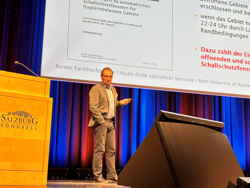  Urs Uehlinger (Berner Fachhochschule Biel / CH) sprach in seinem Vortrag über massentaugliche automatisierte Fenstersysteme für den Wohnungsbau.