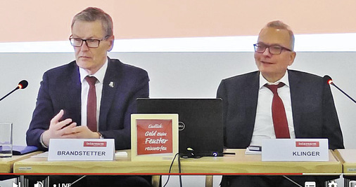  Christian Klinger (r.) und Johann Brandstetter auf der Pressekonferenz in Wien am 12.03.2024