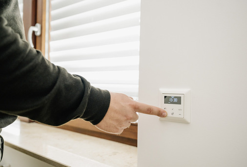  Ist eine Zeitschaltuhr schon eine Smart Home Steuerung? Im Prinzip ja, aber nur eine zentrale Steuerung kann wirklich energieeffizient wirken. 