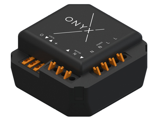  Für alle, die auf Taster nicht verzichten möchten, gibt es den Onyx.Node, ein Funksteuergerät das in der Schalter­dose verschwindet .