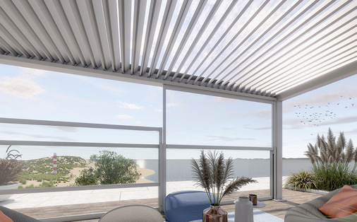  Die Pergolasysteme lassen sich nun optional mit den verfahrbaren Glaselementen NovaVario ergänzen.