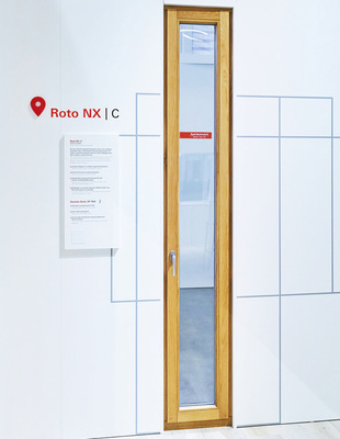  Besucher konnten u. a. die vielfältigen Bandseiten im Drehkipp-Beschlagprogramm NX kennenlernen. Schon bald lieferbar ist die voll verdeckte Bandseite „NX | C“ für PVC- und Holzfenster.