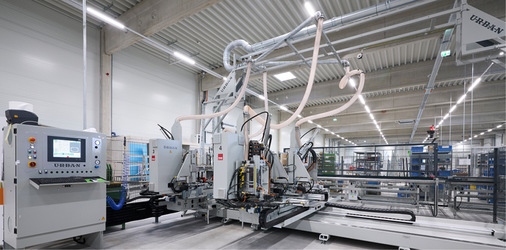  Mit dem Vario Cut AKS 9610 von Urban verfügt die Wilhelm Peine GmbH über ­eine hochmoderne und leistungsstarke Schweißanlage.