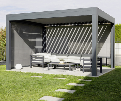  Dank der drehbaren Lamellen bei Lamaxa L60 bzw. der dreh- und verfahrbaren Lamellen bei Lamaxa L70 bieten die Dächer nahezu ganzjährig Schutz vor Sonne, Wind und Regen.