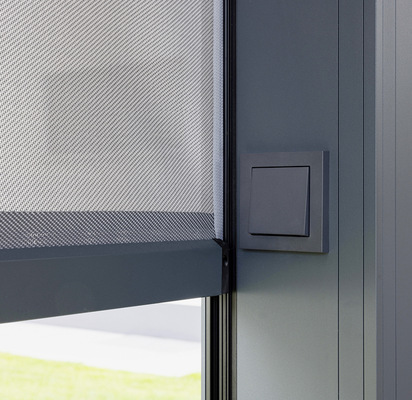  Funktional und optisch überzeugend: die variable Positionierung der Steckdose innen bzw. außen.