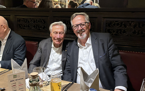 Günter Weidemann (l.), der Doyen der Glasbranche, mit Hans-Joachim Arnold - © Foto: Matthias Rehberger / GW
