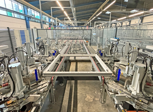  Aufgrund der hohen Taktzeiten ersetzt eine Vierkopf-Schweißmaschine die vorher installierte doppelte Schweißanlagenanzahl.