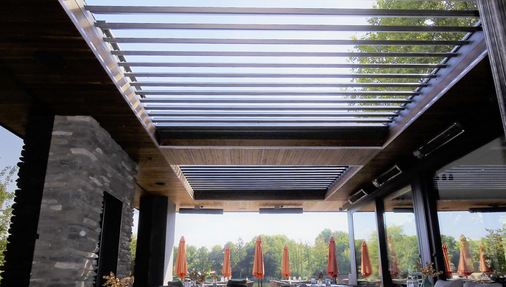  Freitragend oder in einen festen Rahmen bzw. Deckenöffnung integriert, kann Alba als Einzelmodul mit den Abmessungen 450 × 608 cm ausgeführt werden.