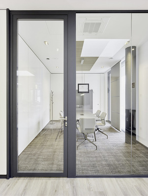  Auch die Pan+Armbruster Türen erfüllen im neuen Roth-Gebäude den geforderten Schallschutz.