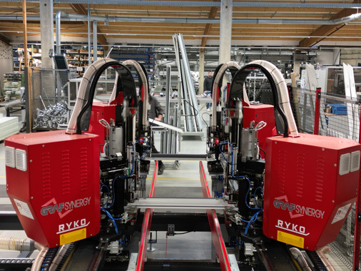  Immer weiter… – mit den jüngsten Investitionen in diese spezielle Schweißmaschine, die auch das Fräsen mit erledigt, hat Terhalle im Bereich der Eckausbildung den nächsten Schritt gemacht.