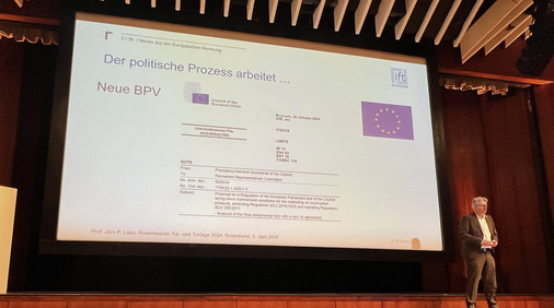 Als wesentliche Änderungen der BVP für die Hersteller verkündete Prof. Lass den digitalen Produktpass, die Unterscheidung in Produkte für Endverbraucher und Profis, sowie die Pflicht zur Ersatzteil-Verfügbarkeit für 10 Jahre.