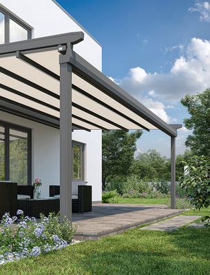 Bei Regen wird das Wasser über die Tuchfläche, ­eine Regenrinne vorn und im Innern der vorderen Säulen abgeleitet.