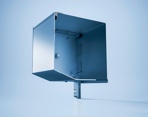 Eine besonders wirtschaftliche Lösung stellt das neue Blendkastensystem FMC dar, ­welches aus einer rollgeformten und einer strang­gepressten Blende besteht und in unterschiedlichen ­Größen und ­Formen verfügbar ist.