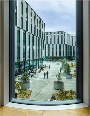 Die Lieferung der Gläser (6175 m2) mit ihren unterschiedlichen Abmessungen teilten sich die ClimaPlusSecurit-­Partner vandaglas Döring und vandaglas Eckelt sowie als weiterer Partner Interpane Isolierglas.