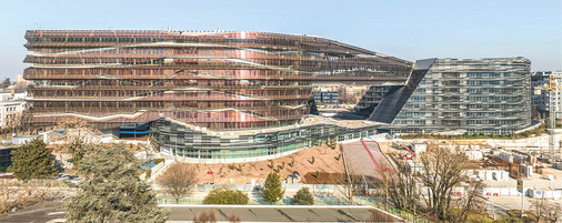 In weiten Teilen der Fassaden schützen rund 17 000 m2 „Stopray Vision-60“ von AGC Interpane das ­Gebäude mit einem g-Wert von 33 % vor sommerlicher Überhitzung.