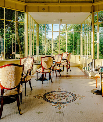 Jede Scheibe des Wintergartens ist ein Unikat und musste auf den Millimeter genau gefertigt sein.