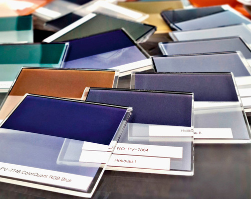 Eine Farbauswahl an PV Farben des ­Farben­spezialisten und Herstellers ­Ceramic ­Colors