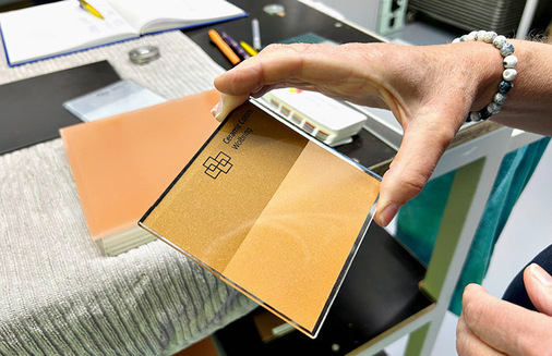 Im Labor werden für Kunden und Architekten auch die Proben mit den Farbtonmustern erstellt