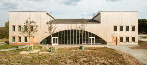 Neuer Rekord für ChromoGenics: Im neuen Headquarter von Boverket im schwedischen Karlskrona sind mit ConverLight die größten gebogenen elektrochromem Gläser der Welt verbaut.