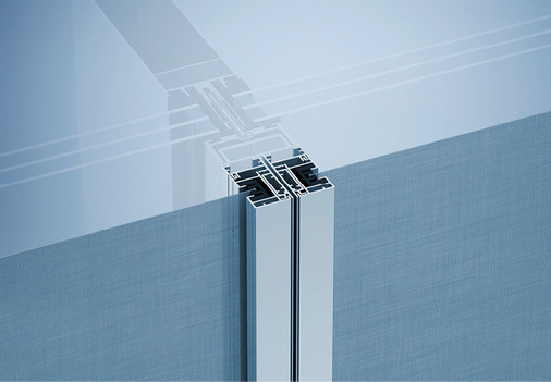 Integration des Sonnenschutzes VS Z CS in das ­Fassadensystem C 50 mittels neu entwickeltem ­Integrationsprofil.