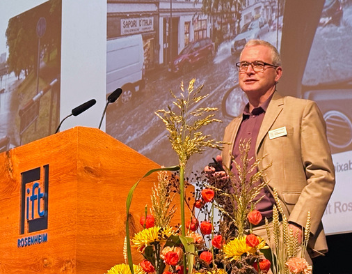 ift-Marketingleiter Jürgen Benitz in Vertretung für erkrankten  Robert Krippahl.