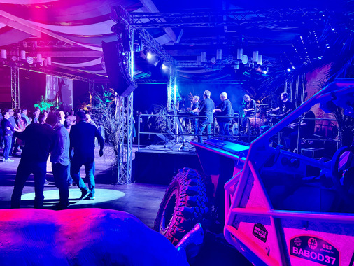 Bayrischer Abend mit anschließender Sahara-Sause im Festzelt.