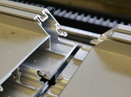 Das Ergebnis sind montagefertige Bauteile – Zuschnitt- oder Bohrwerkzeuge sind für den Monteur nicht nötig.